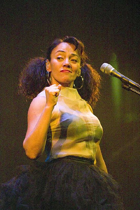 Maria João em palco